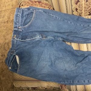 Wrangler 36x32 relaxed fit blue jeans